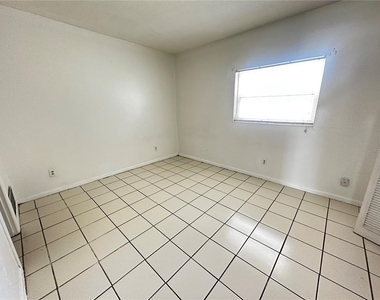 1315 Se Silver Springs Place - Photo Thumbnail 3
