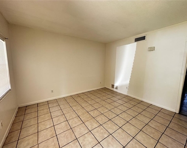 1315 Se Silver Springs Place - Photo Thumbnail 1
