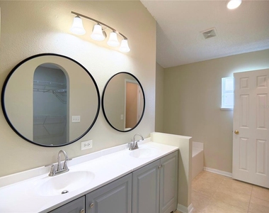247 Fairfield Drive - Photo Thumbnail 20