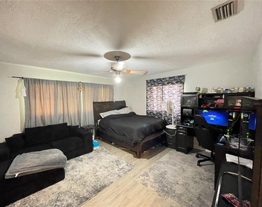 83 S Fillmore Street - Photo Thumbnail 3