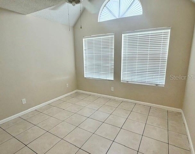 375 Lake Ontario Court - Photo Thumbnail 11