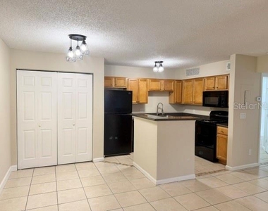 375 Lake Ontario Court - Photo Thumbnail 6