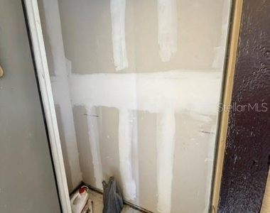 375 Lake Ontario Court - Photo Thumbnail 16