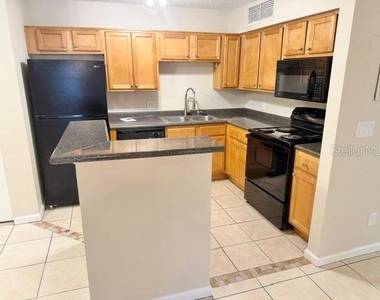 375 Lake Ontario Court - Photo Thumbnail 8