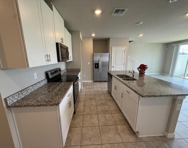 7627 Momentum Parkway - Photo Thumbnail 4