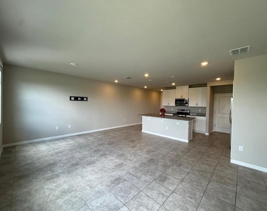 7627 Momentum Parkway - Photo Thumbnail 9