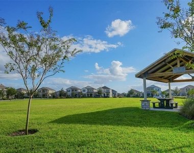 16284 Admiral Cove Lane - Photo Thumbnail 4