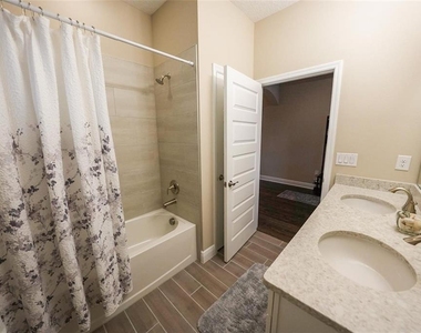 16284 Admiral Cove Lane - Photo Thumbnail 31