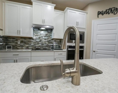 16284 Admiral Cove Lane - Photo Thumbnail 12