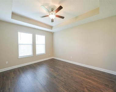 16284 Admiral Cove Lane - Photo Thumbnail 21