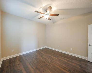 16284 Admiral Cove Lane - Photo Thumbnail 30