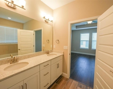 16284 Admiral Cove Lane - Photo Thumbnail 19