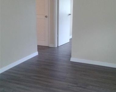 410 N Hill Avenue - Photo Thumbnail 3