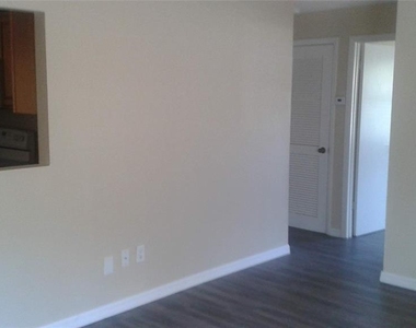 410 N Hill Avenue - Photo Thumbnail 5