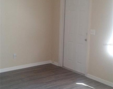 410 N Hill Avenue - Photo Thumbnail 4