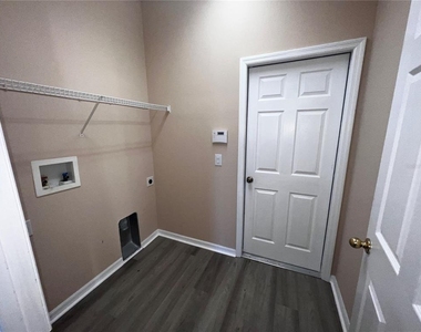 1239 Dunbrooke Street - Photo Thumbnail 12