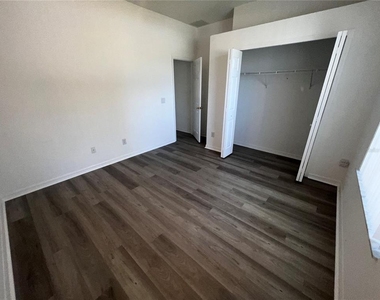 1239 Dunbrooke Street - Photo Thumbnail 19