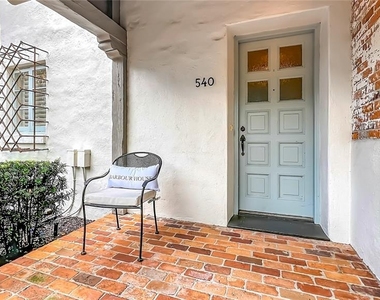 544 N Knowles Avenue - Photo Thumbnail 2