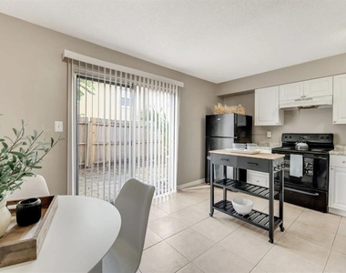 2140 S Palmetto Avenue - Photo Thumbnail 8