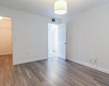 2509 Oak Park Way - Photo Thumbnail 12