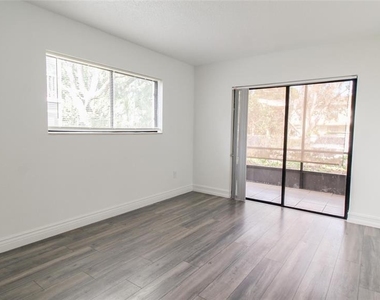 2509 Oak Park Way - Photo Thumbnail 13