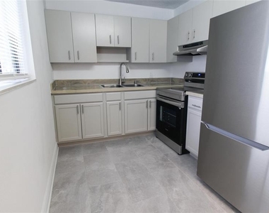 2509 Oak Park Way - Photo Thumbnail 4