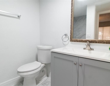 2509 Oak Park Way - Photo Thumbnail 10