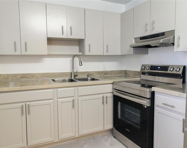 2509 Oak Park Way - Photo Thumbnail 6