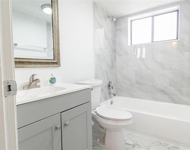 2509 Oak Park Way - Photo Thumbnail 9