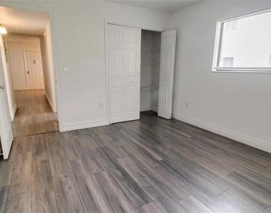 2509 Oak Park Way - Photo Thumbnail 15