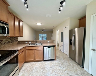 1121 Trillium Park Lane - Photo Thumbnail 5