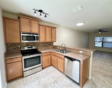 1121 Trillium Park Lane - Photo Thumbnail 6