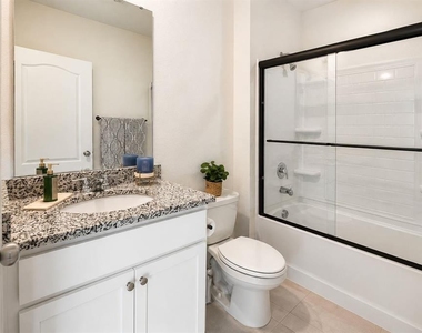 654 Park Place Blvd - Photo Thumbnail 10