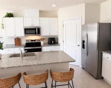 654 Park Place Blvd - Photo Thumbnail 6