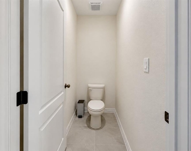 654 Park Place Blvd - Photo Thumbnail 9