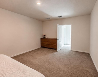 654 Park Place Blvd - Photo Thumbnail 11