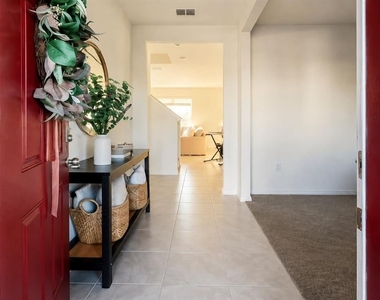 654 Park Place Blvd - Photo Thumbnail 3