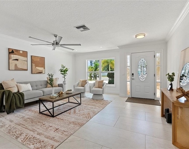 805 Leisey Circle - Photo Thumbnail 2