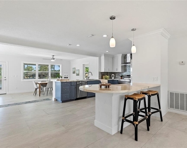 805 Leisey Circle - Photo Thumbnail 10