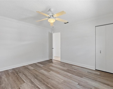 805 Leisey Circle - Photo Thumbnail 18