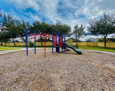 1194 S Beach Circle - Photo Thumbnail 34