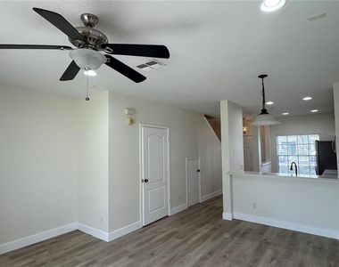 10328 Manderley Way - Photo Thumbnail 8