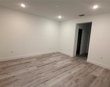 506 St Johns Court - Photo Thumbnail 12