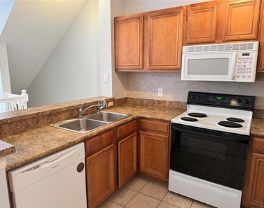 6131 Metrowest Boulevard - Photo Thumbnail 7