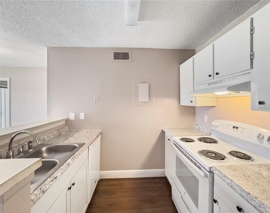 2130 Cascades Boulevard - Photo Thumbnail 6