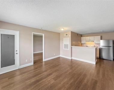 2130 Cascades Boulevard - Photo Thumbnail 3