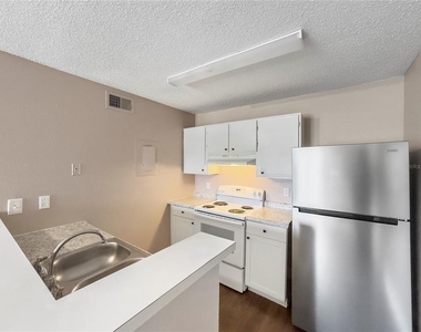 2130 Cascades Boulevard - Photo Thumbnail 5