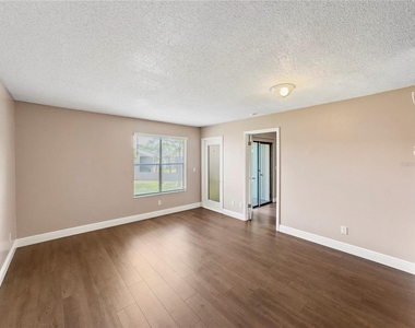 2130 Cascades Boulevard - Photo Thumbnail 2