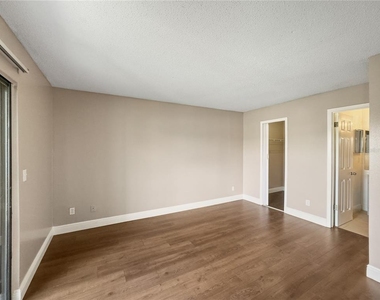 2130 Cascades Boulevard - Photo Thumbnail 9