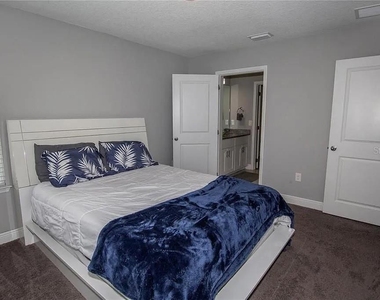 3855 S Fern Creek Avenue - Photo Thumbnail 12